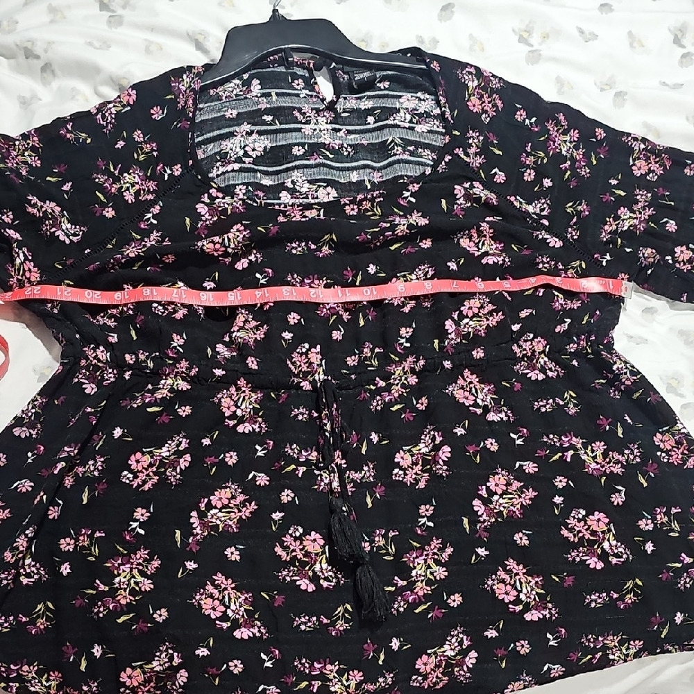 🍀Torrid Black Floral Blouse